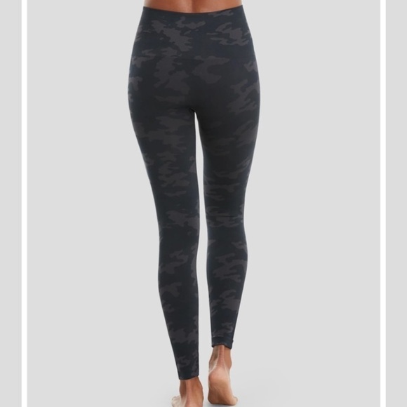 Spanx EcoCare Seamless Leggings Black Camo - Picture 4 of 11